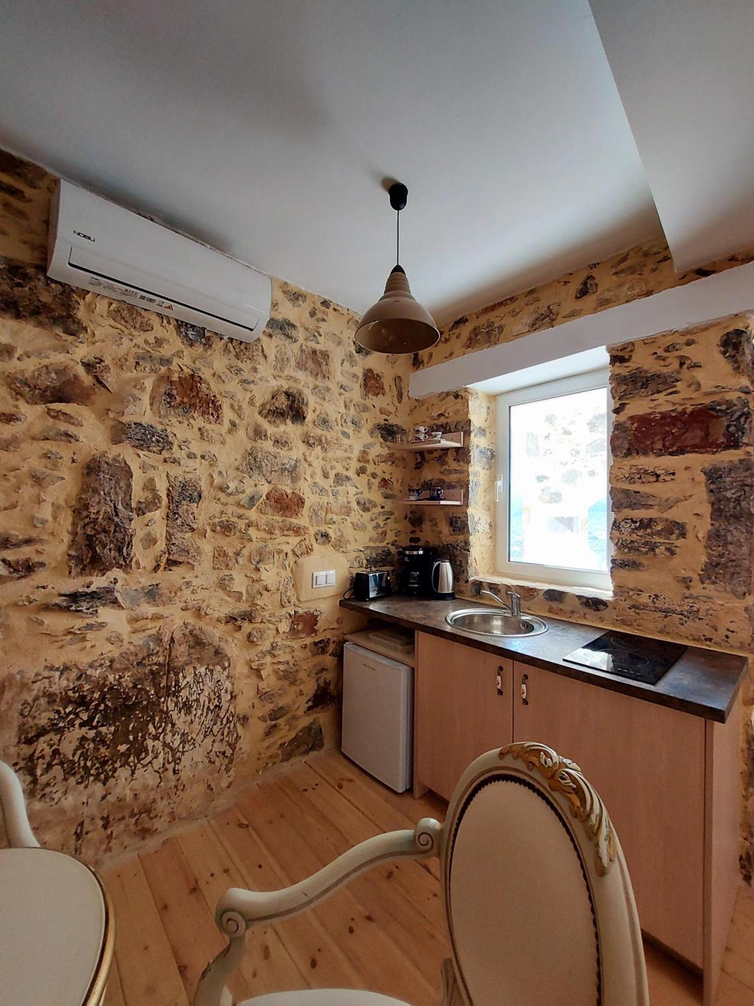 Roza Stone Studio & Suite Goníai Dış mekan fotoğraf